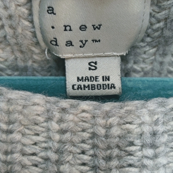 A new day size S fitted sweater dress - Picture 6 of 6